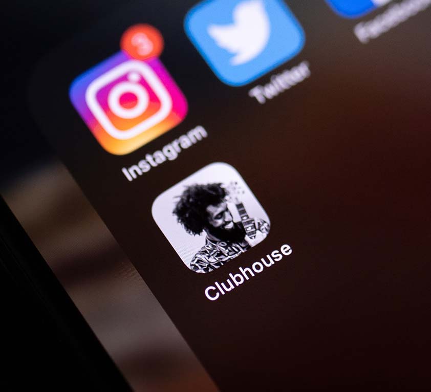 Clubhouse ist nun auch in Deutschland verfügbar und sorgt für einen regelrechten Hype in Social Media